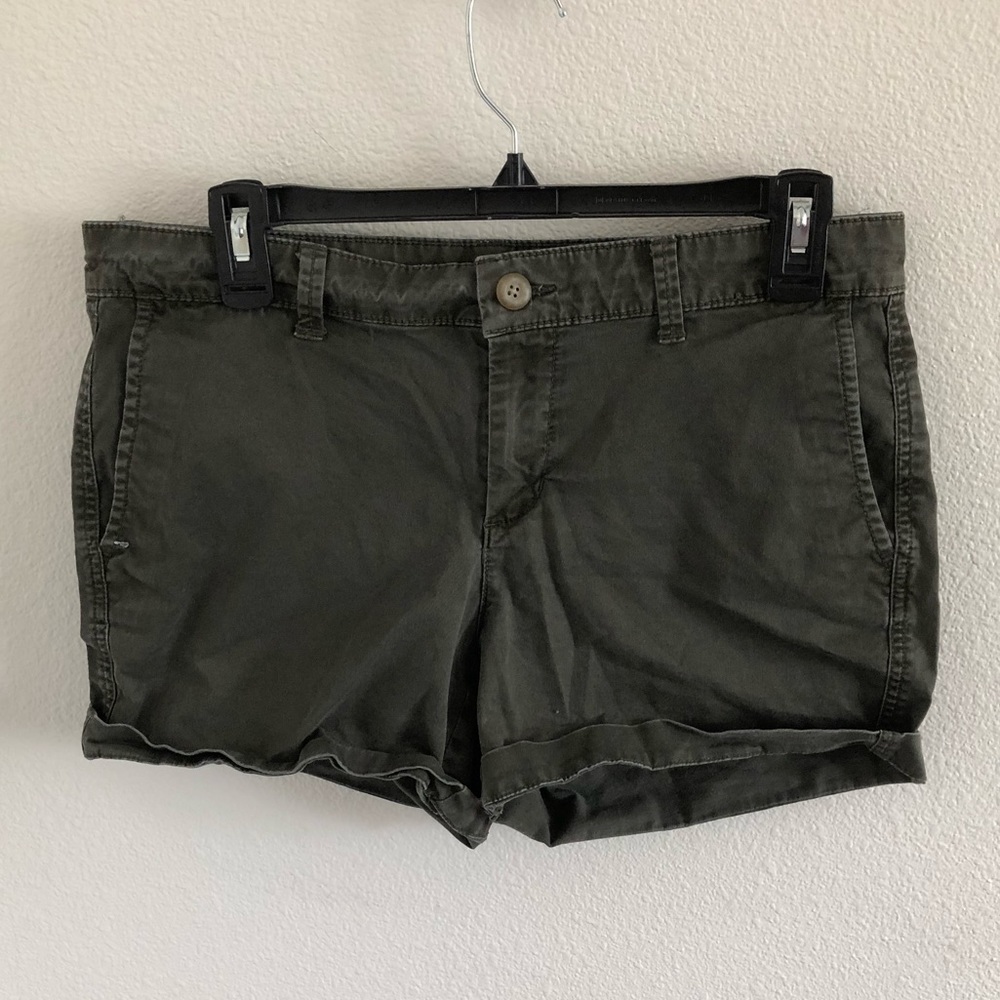 Gap green khaki shorts